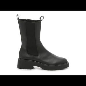 NWT Steve Madden Yairy Chelsea Boot